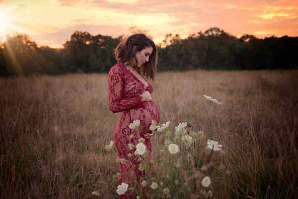 Stunning Outdoor Maternity Boudoir Photos: Capturing the Beauty of Motherhood